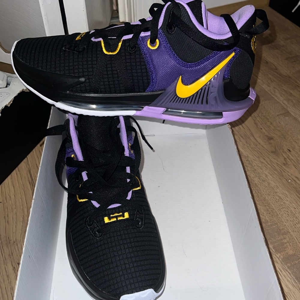 Lebron james witness v11 10.5 new in box 💯 authentic